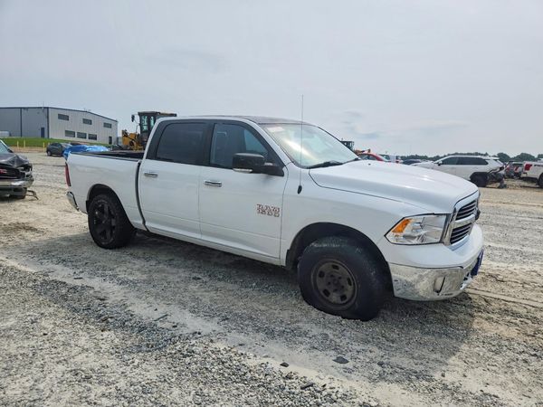 2016 RAM 1500 SLT
