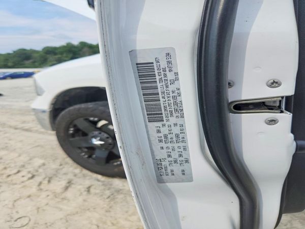 2016 RAM 1500 SLT