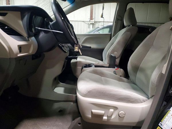 2015 TOYOTA SIENNA