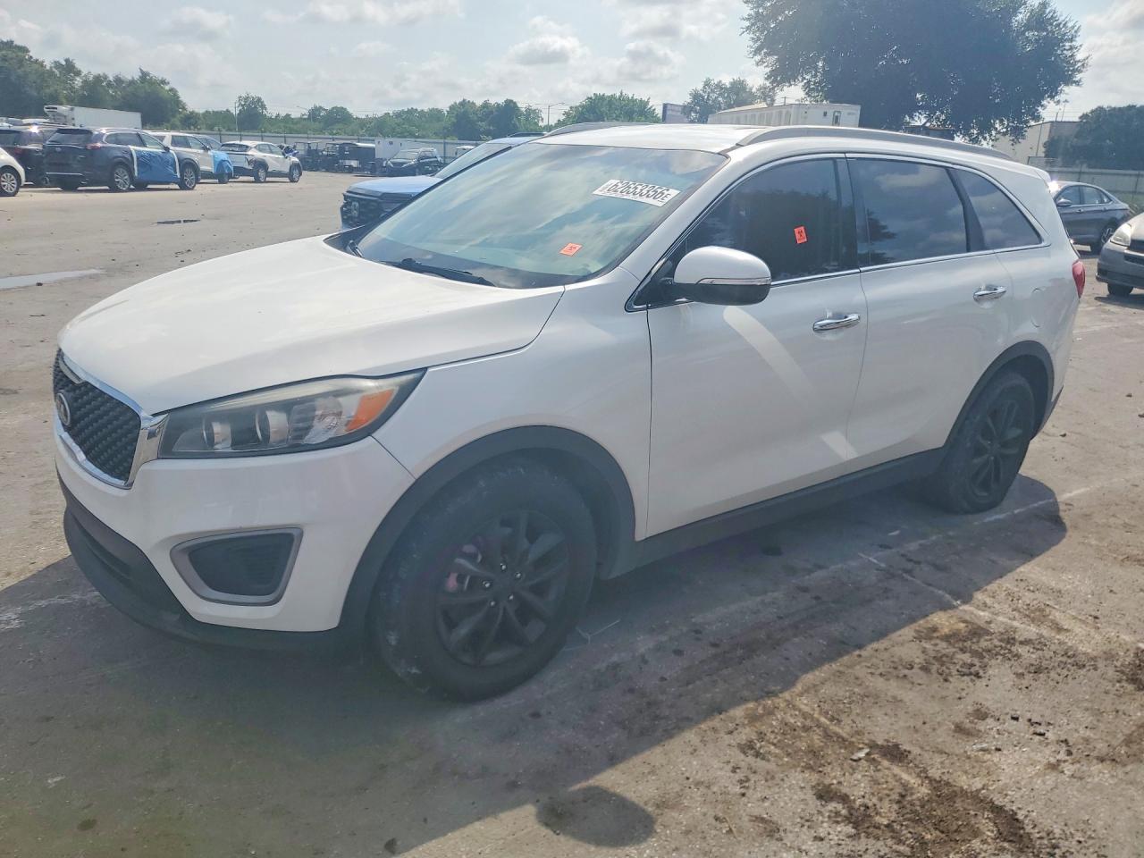 2016 KIA SORENTO L / LX