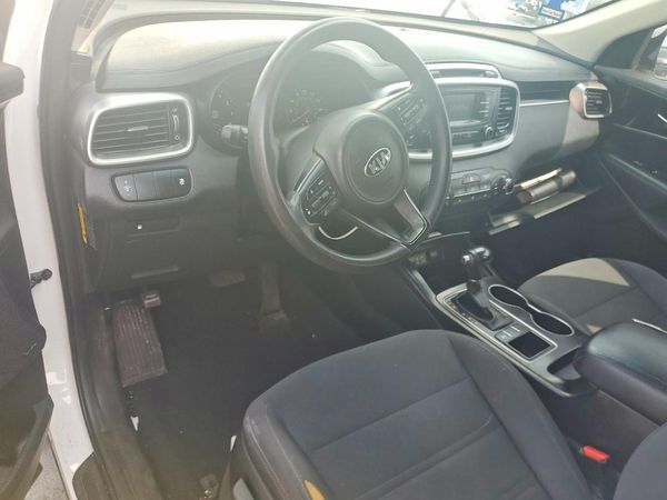 2016 KIA SORENTO L / LX