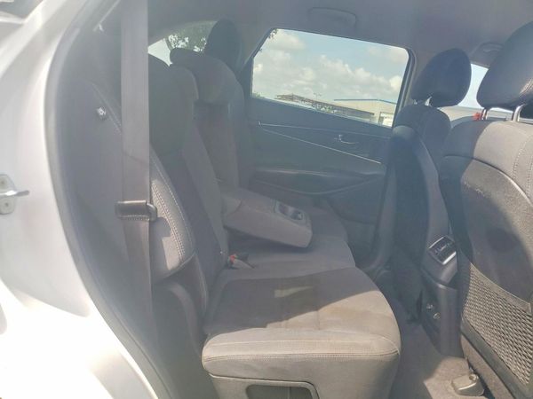 2016 KIA SORENTO L / LX