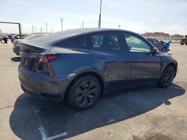2025 TESLA MODEL Y