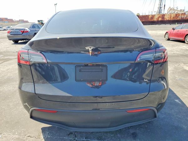 2025 TESLA MODEL Y