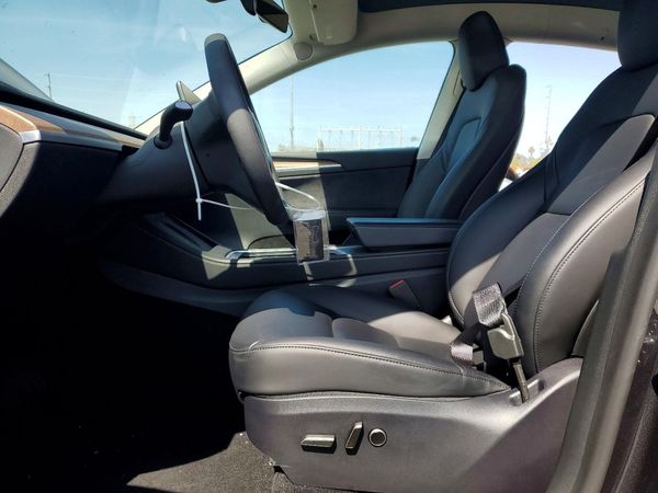 2025 TESLA MODEL Y