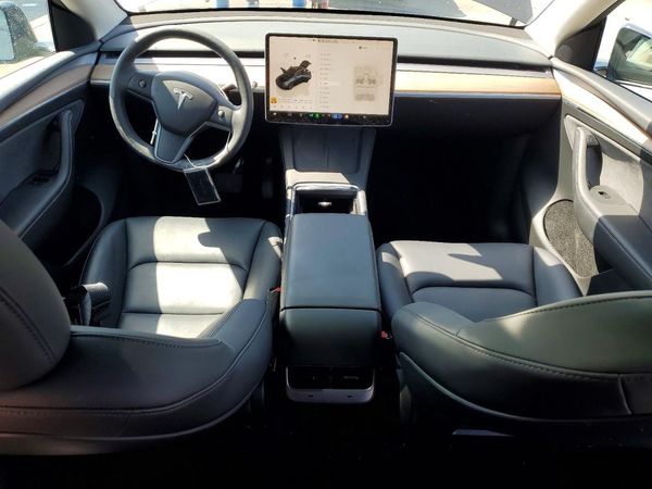 2025 TESLA MODEL Y