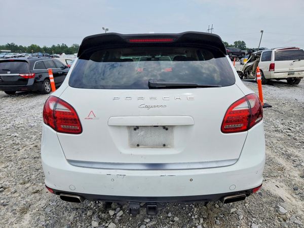2012 PORSCHE CAYENNE