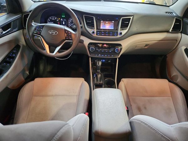 2016 HYUNDAI TUCSON SE