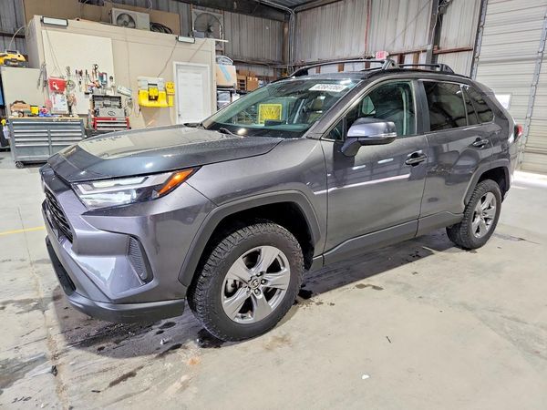2022 TOYOTA RAV4 XLE