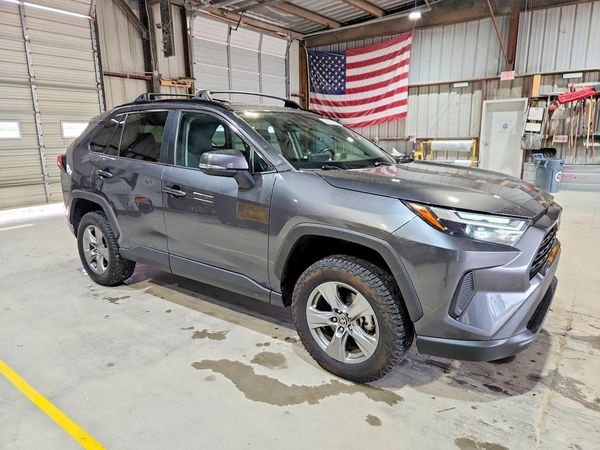 2022 TOYOTA RAV4 XLE