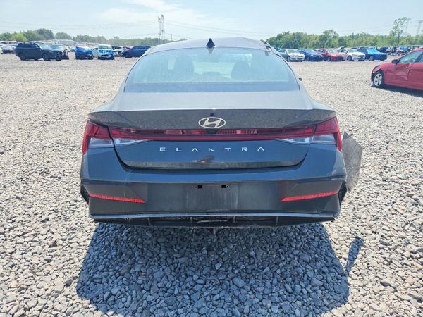 2024 HYUNDAI ELANTRA SEL w/ Convenience Pkg