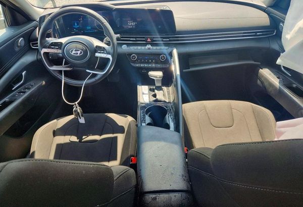 2024 HYUNDAI ELANTRA SEL w/ Convenience Pkg