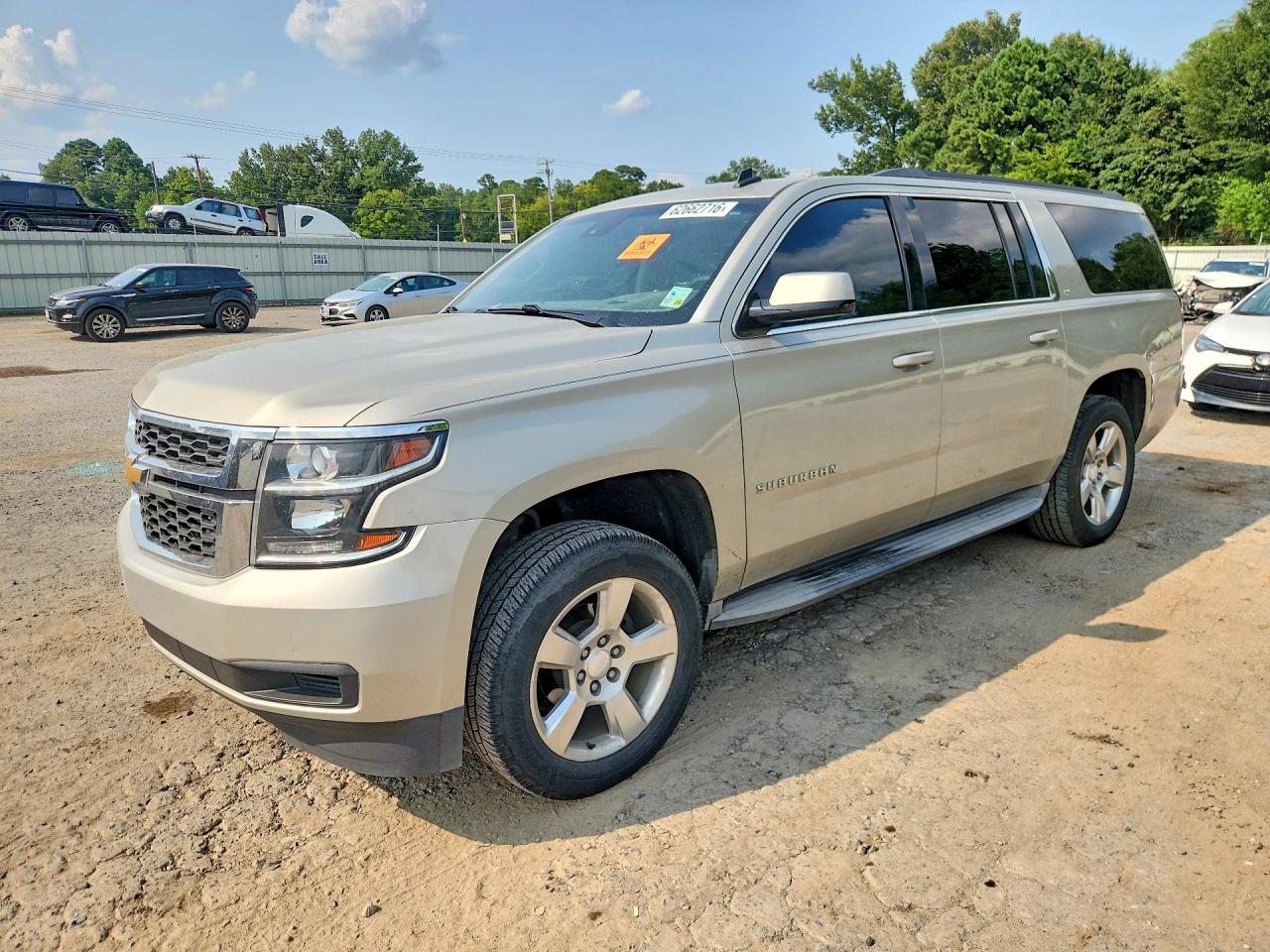 2015 CHEVROLET SUBURBAN LT — Front 3/4
