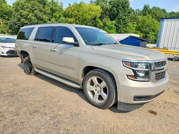 2015 CHEVROLET SUBURBAN LT — Passenger 3/4