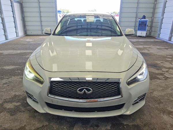 2015 INFINITI Q50