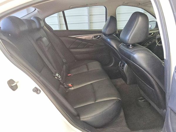2015 INFINITI Q50