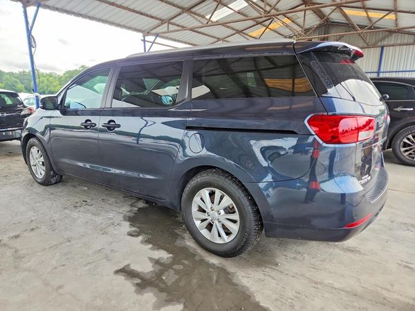 2017 KIA SEDONA LX