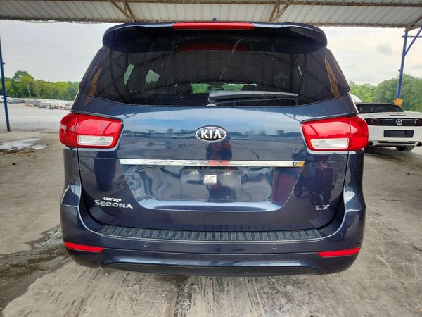 2017 KIA SEDONA LX