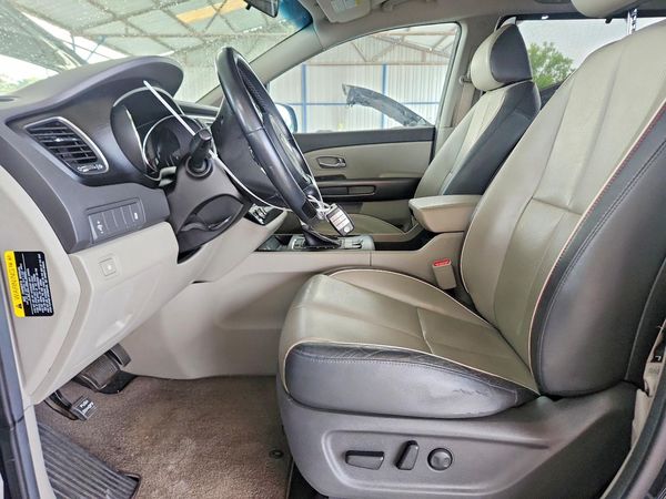 2017 KIA SEDONA LX