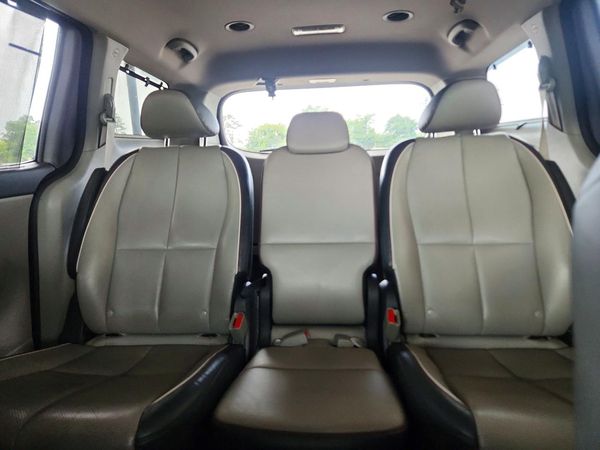 2017 KIA SEDONA LX