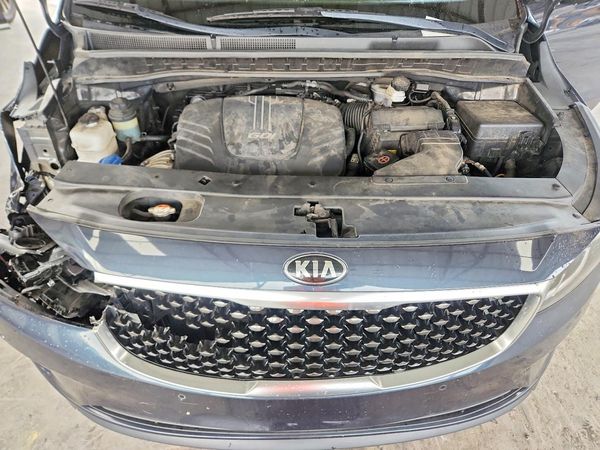 2017 KIA SEDONA LX