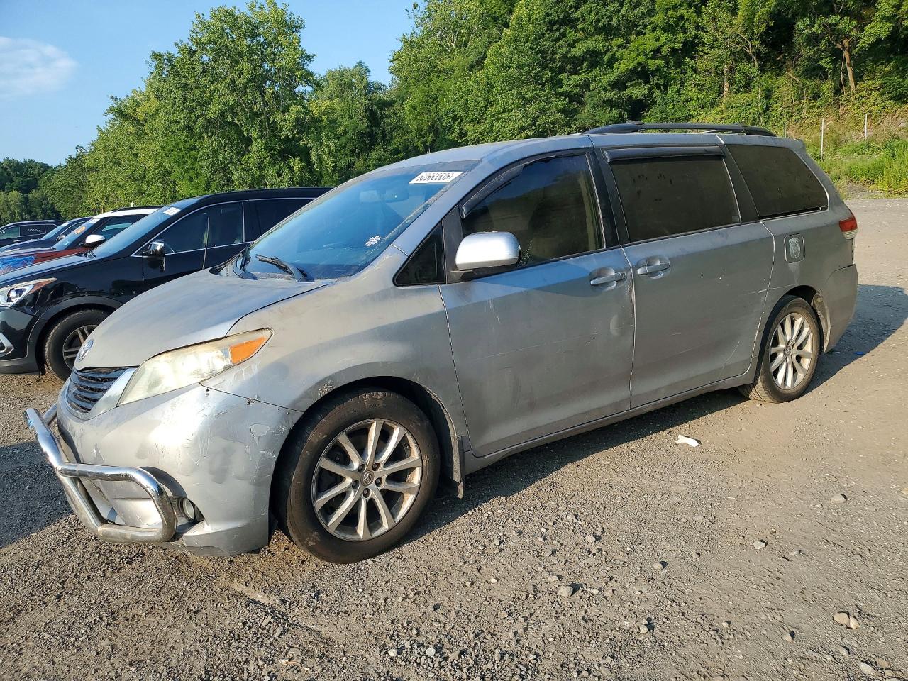 2012 TOYOTA SIENNA