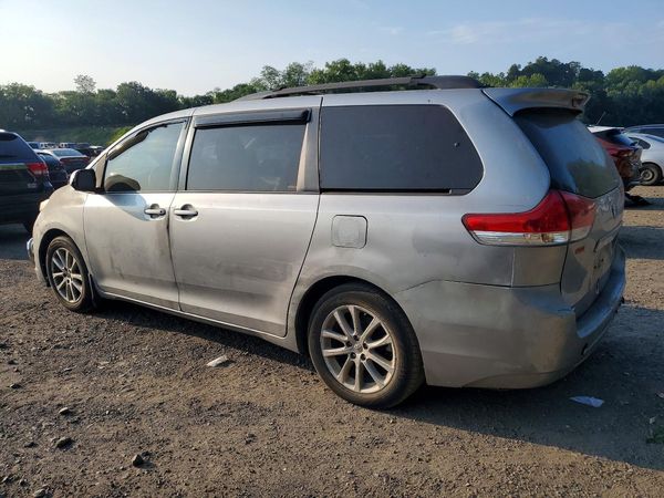 2012 TOYOTA SIENNA