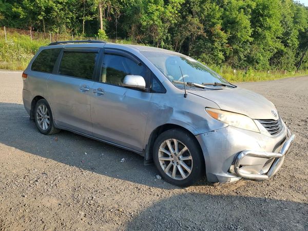 2012 TOYOTA SIENNA