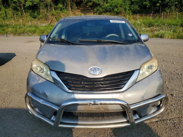 2012 TOYOTA SIENNA