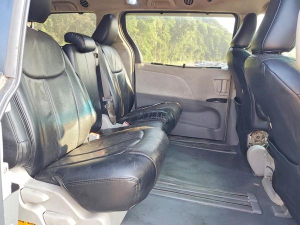 2012 TOYOTA SIENNA