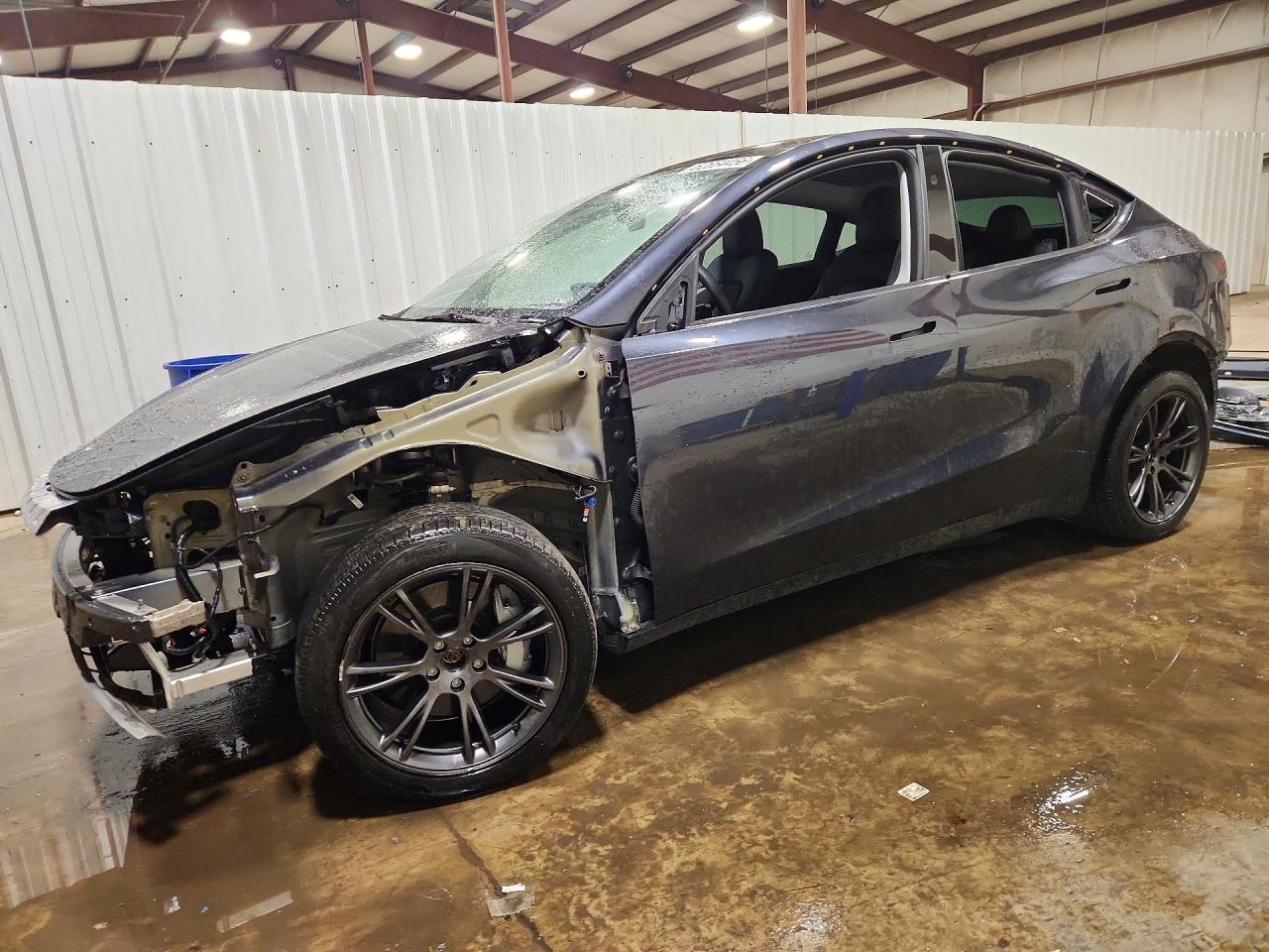 2025 TESLA MODEL Y