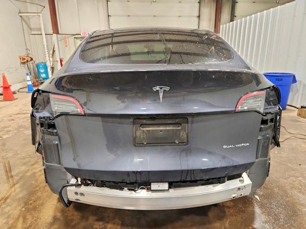 2025 TESLA MODEL Y