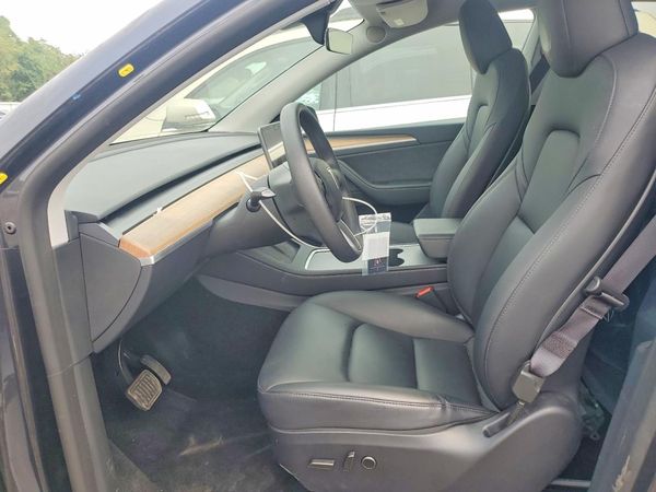 2025 TESLA MODEL Y