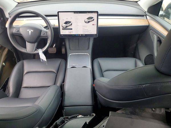 2025 TESLA MODEL Y