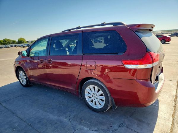 2013 TOYOTA SIENNA