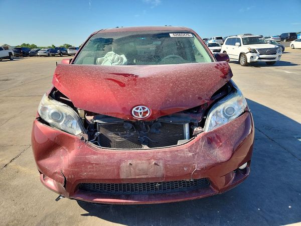 2013 TOYOTA SIENNA