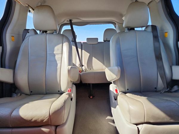 2013 TOYOTA SIENNA