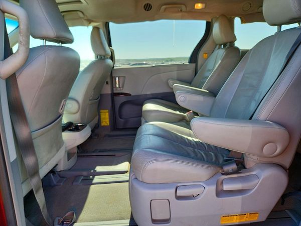 2013 TOYOTA SIENNA