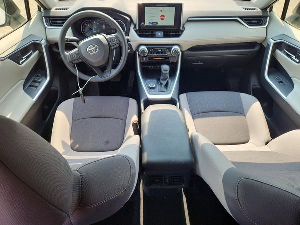2025 TOYOTA RAV4 XLE