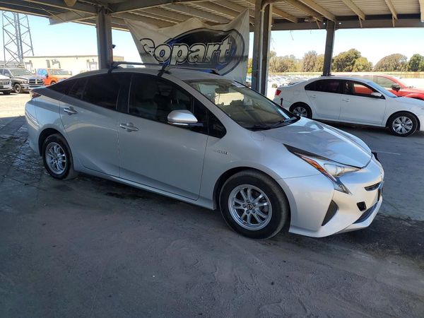 2016 TOYOTA PRIUS