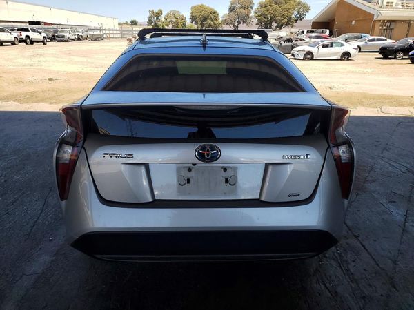2016 TOYOTA PRIUS