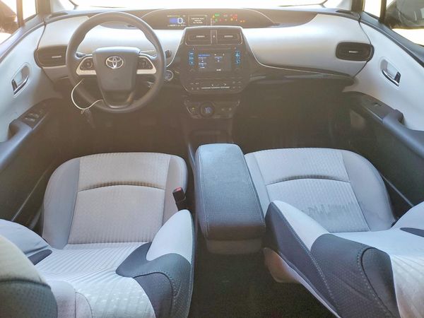 2016 TOYOTA PRIUS