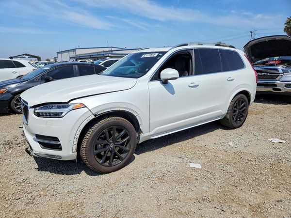 2018 VOLVO XC90 Momentum