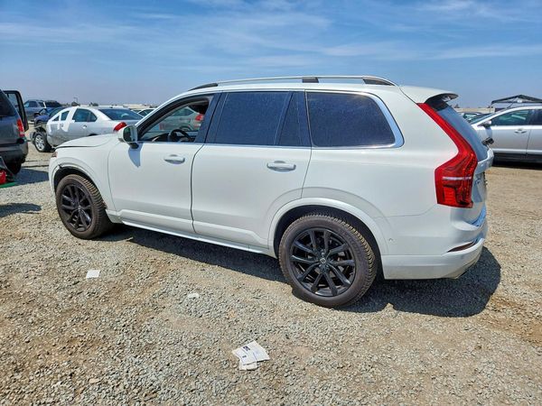 2018 VOLVO XC90 Momentum