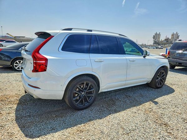 2018 VOLVO XC90 Momentum