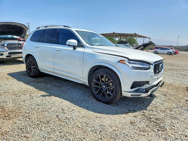 2018 VOLVO XC90 Momentum