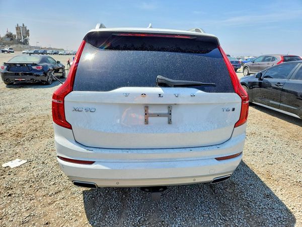 2018 VOLVO XC90 Momentum
