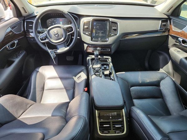 2018 VOLVO XC90 Momentum