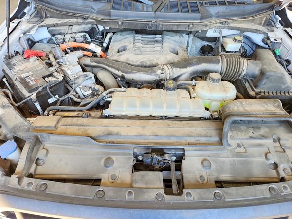2022 FORD F150 SuperCrew — Engine bay