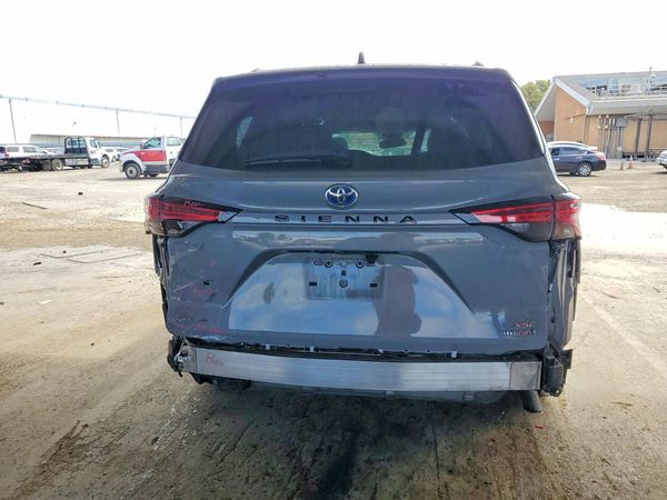 2023 TOYOTA SIENNA XSE